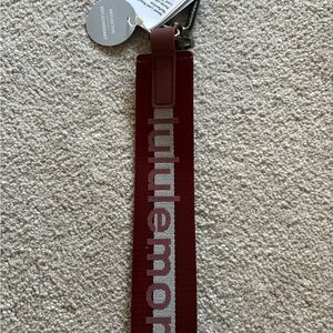 Lululemon Never Lost Keychain NWT Reflective Rockwood